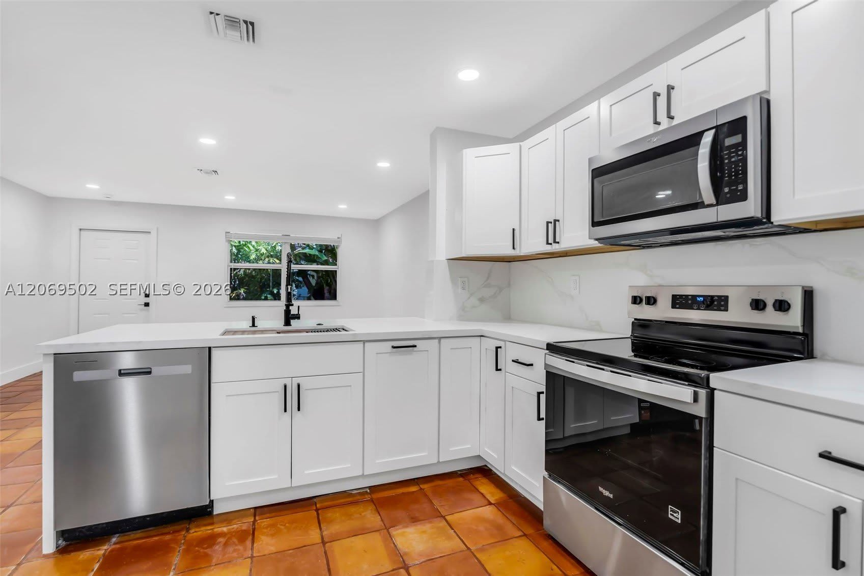 850 SW 12th Ct – photo 1
