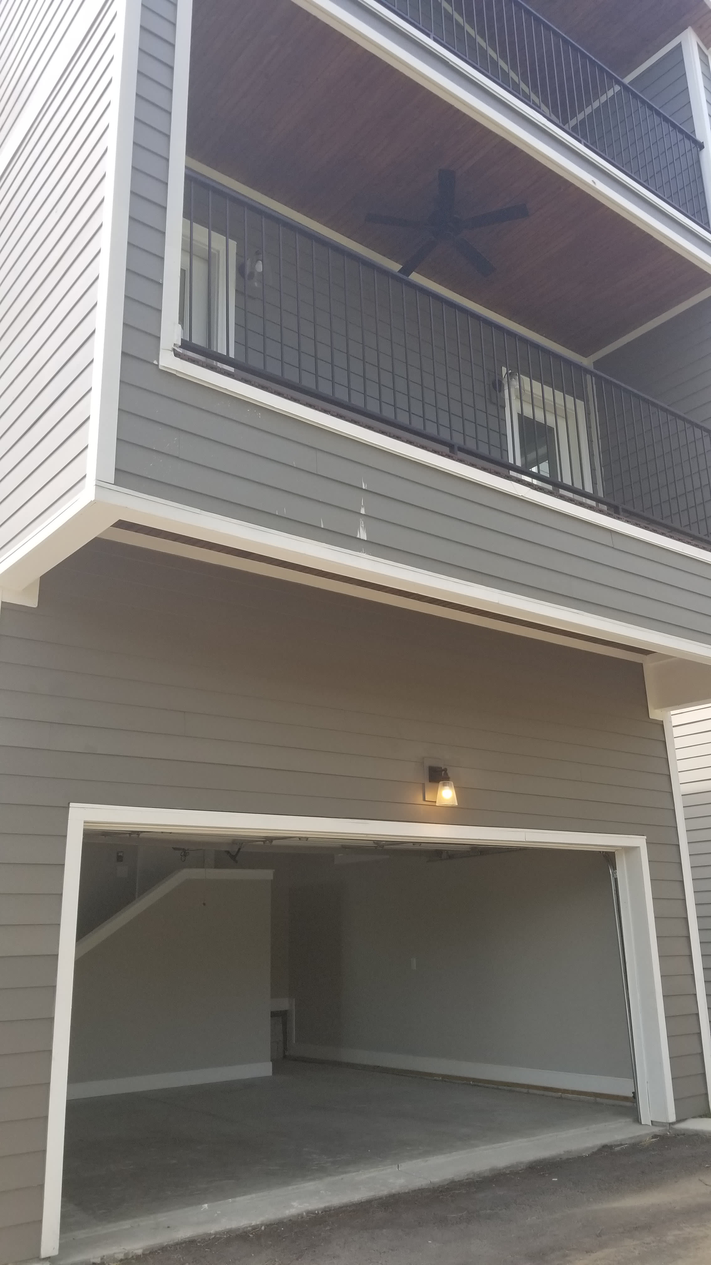 1121 Lawrence Ave Unit 6 – photo 1