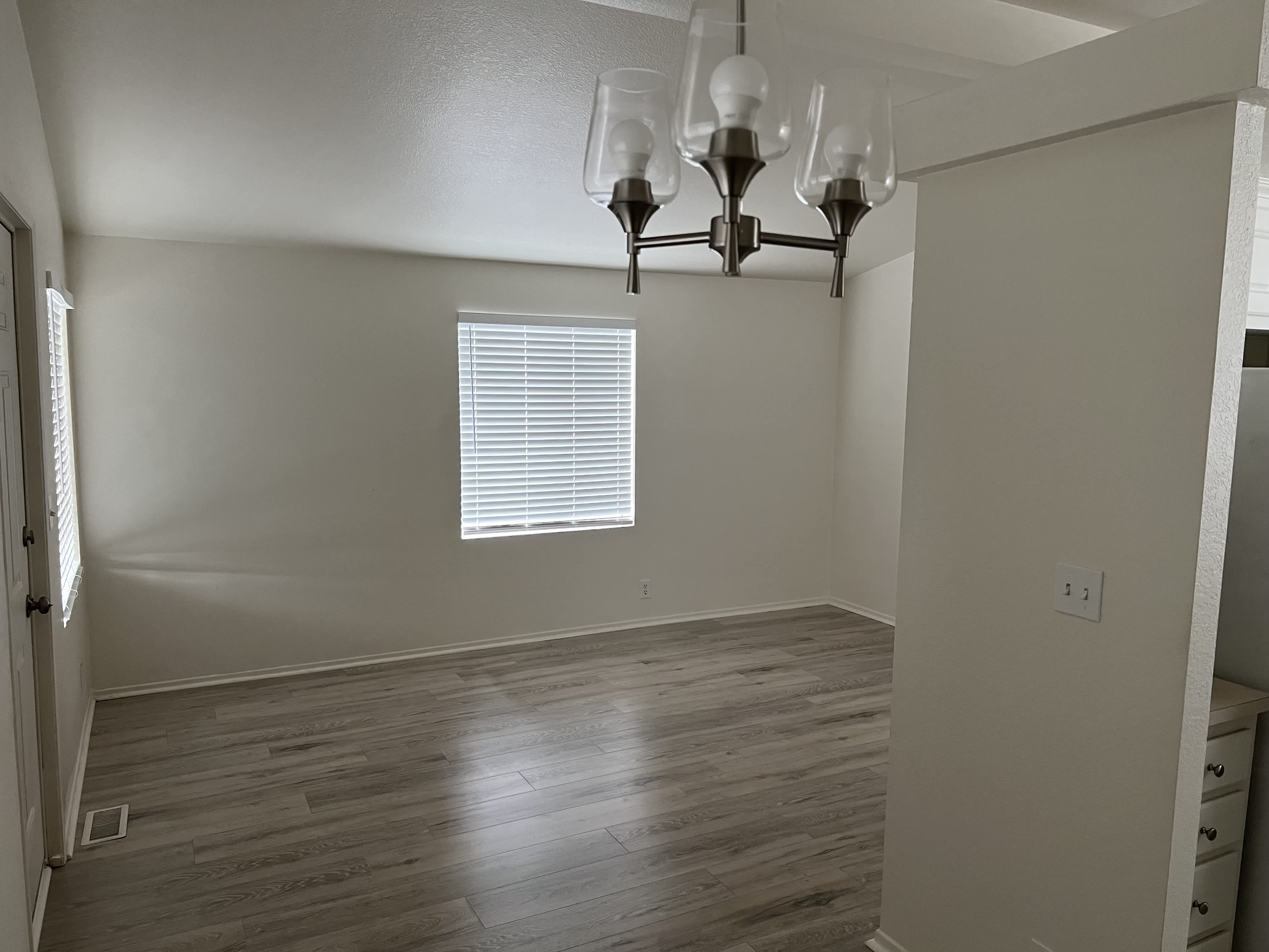 9540 Avonne Ave – photo 4