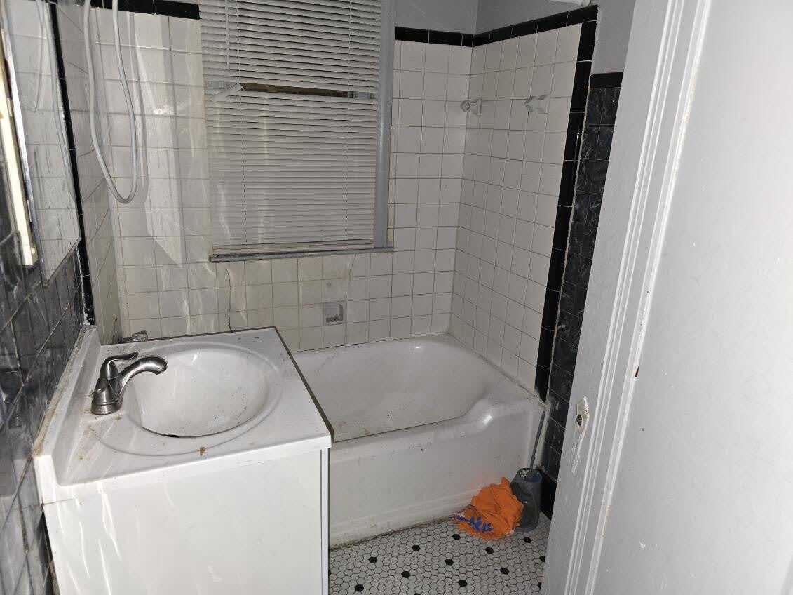 9120 Winthrop Street – photo 4