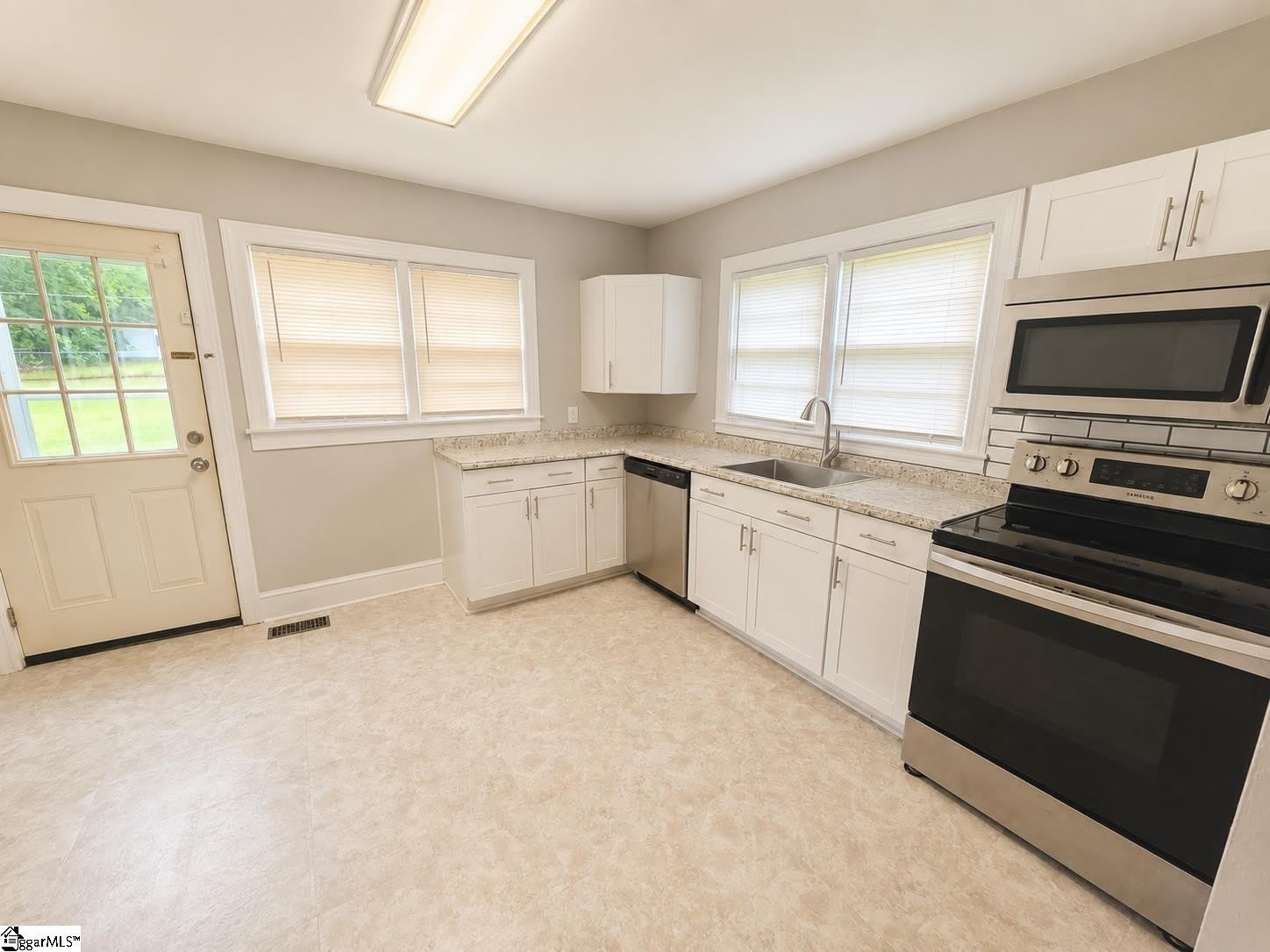 170 Carol Drive – photo 2