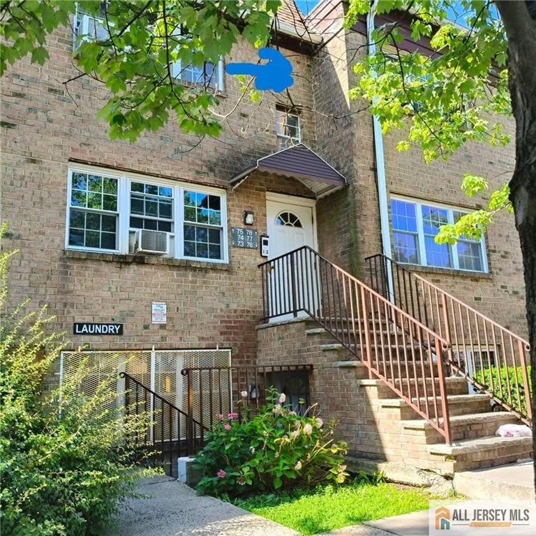 78 College Drive – photo 1