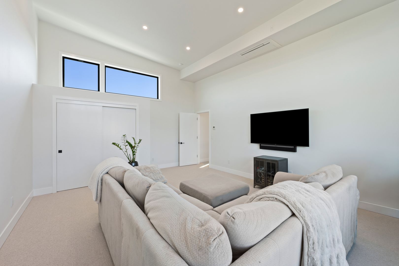 Fully Furnished 4-Bedroom Tetherow Home – photo 2
