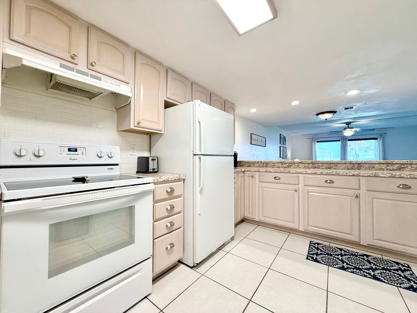 Coastal comfort awaits in this furnished 2Bedrooms / 2Baths condo in Daytona Beach! – photo 3