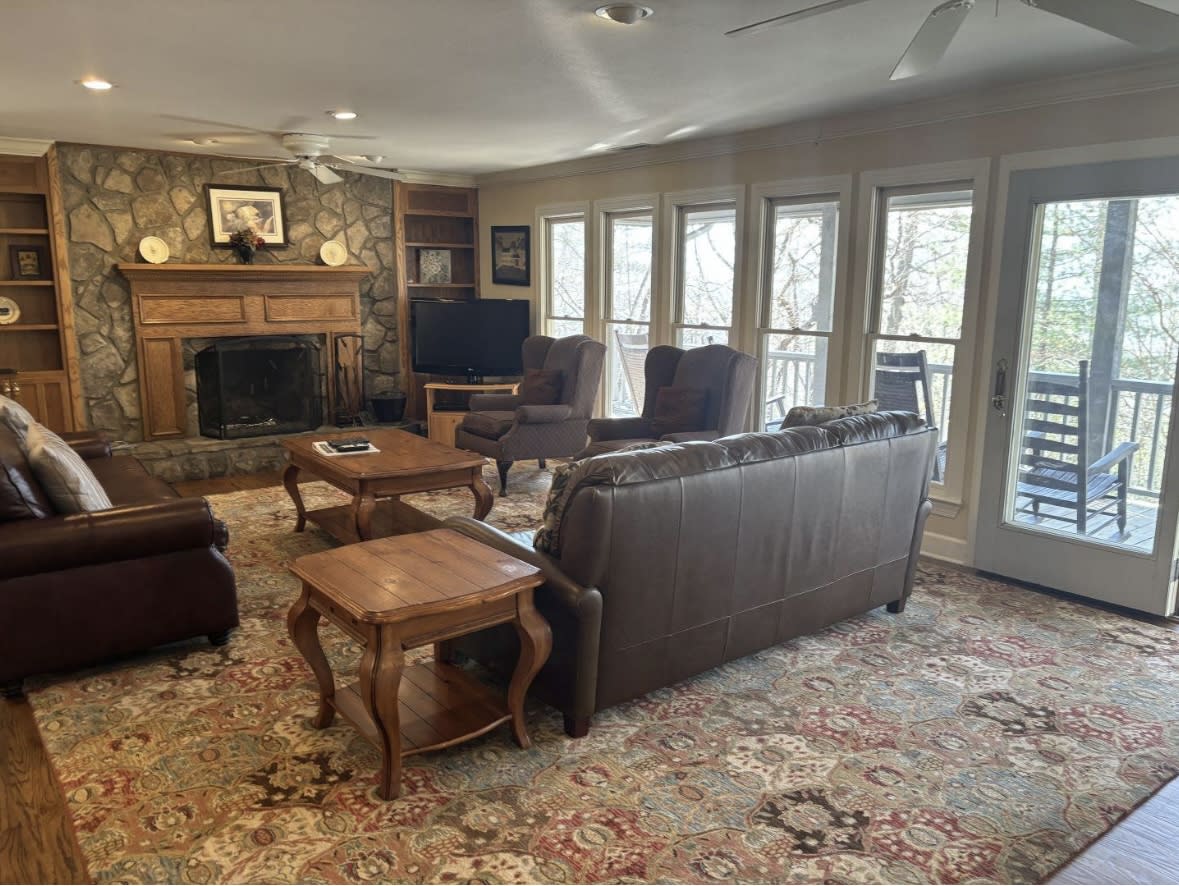 462 Chalet Village Dr – photo 4