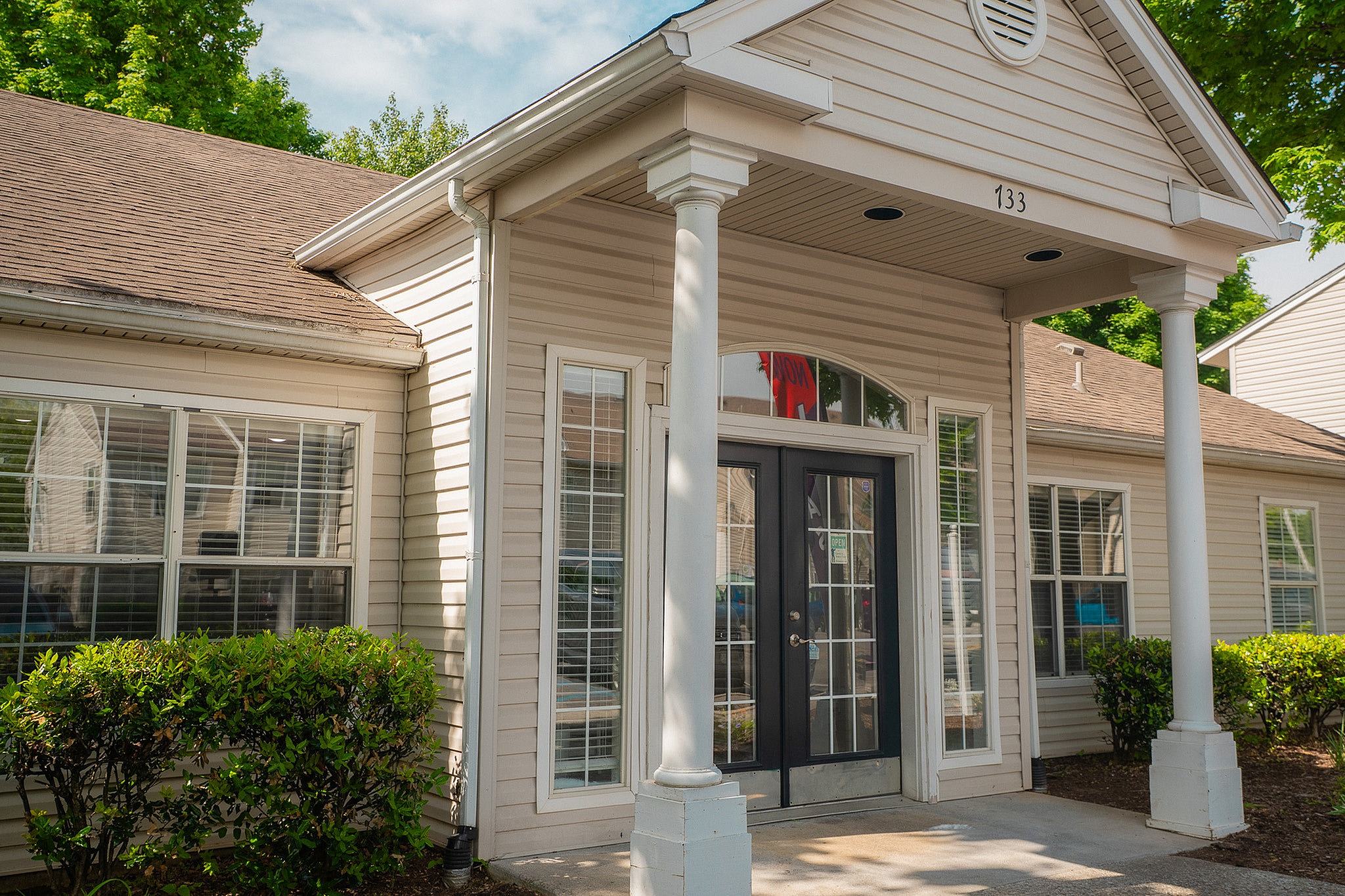 733 West – photo 2