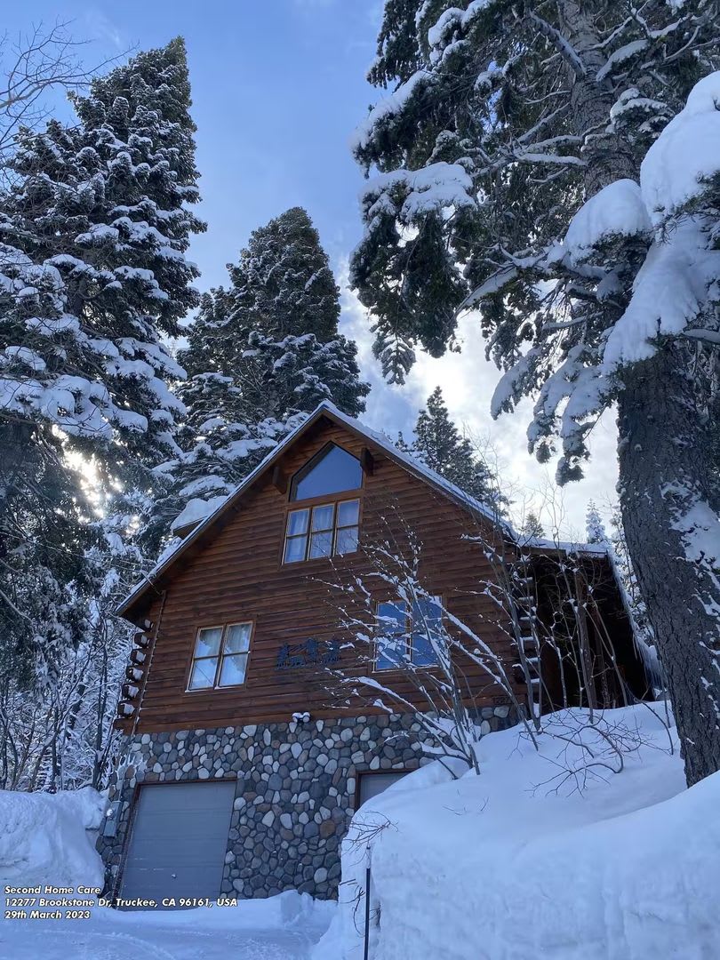 Charming Tahoe Donner Log Cabin with Hot Tub – photo 2