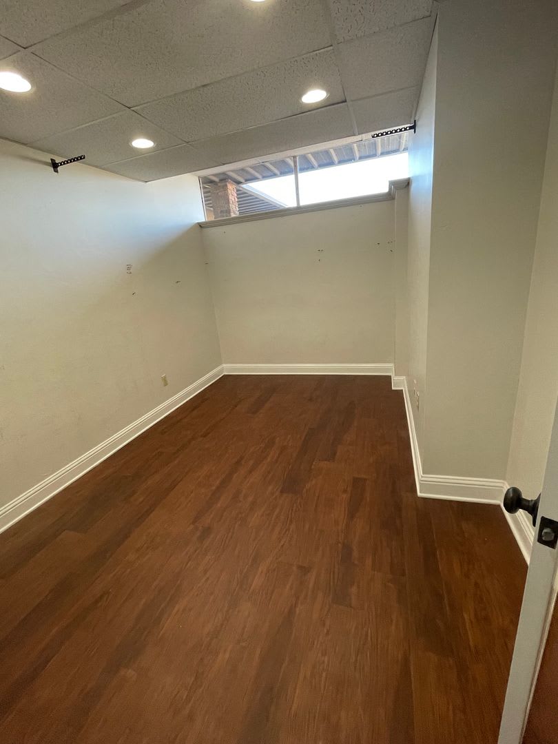 Gorgeous Commercial Unit off of North Market! – photo 4