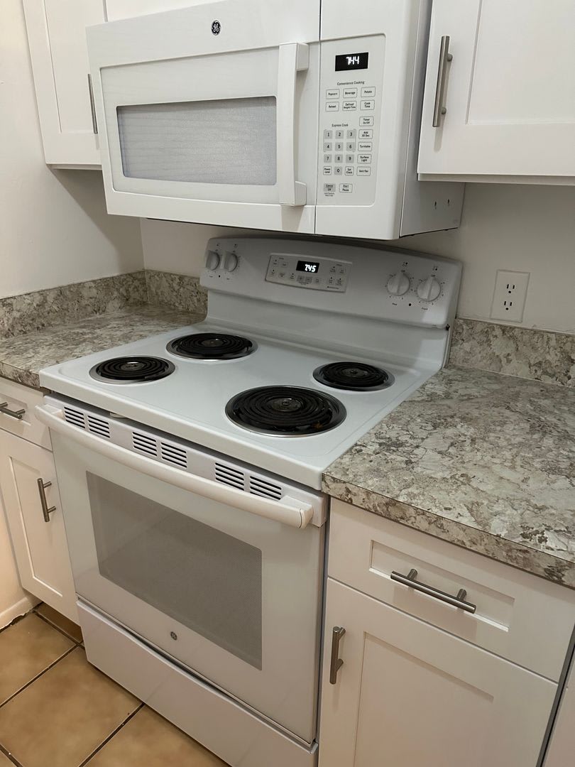 $ 300 OFF FIRST MONTH'S RENT! Place One Townhome! – photo 2