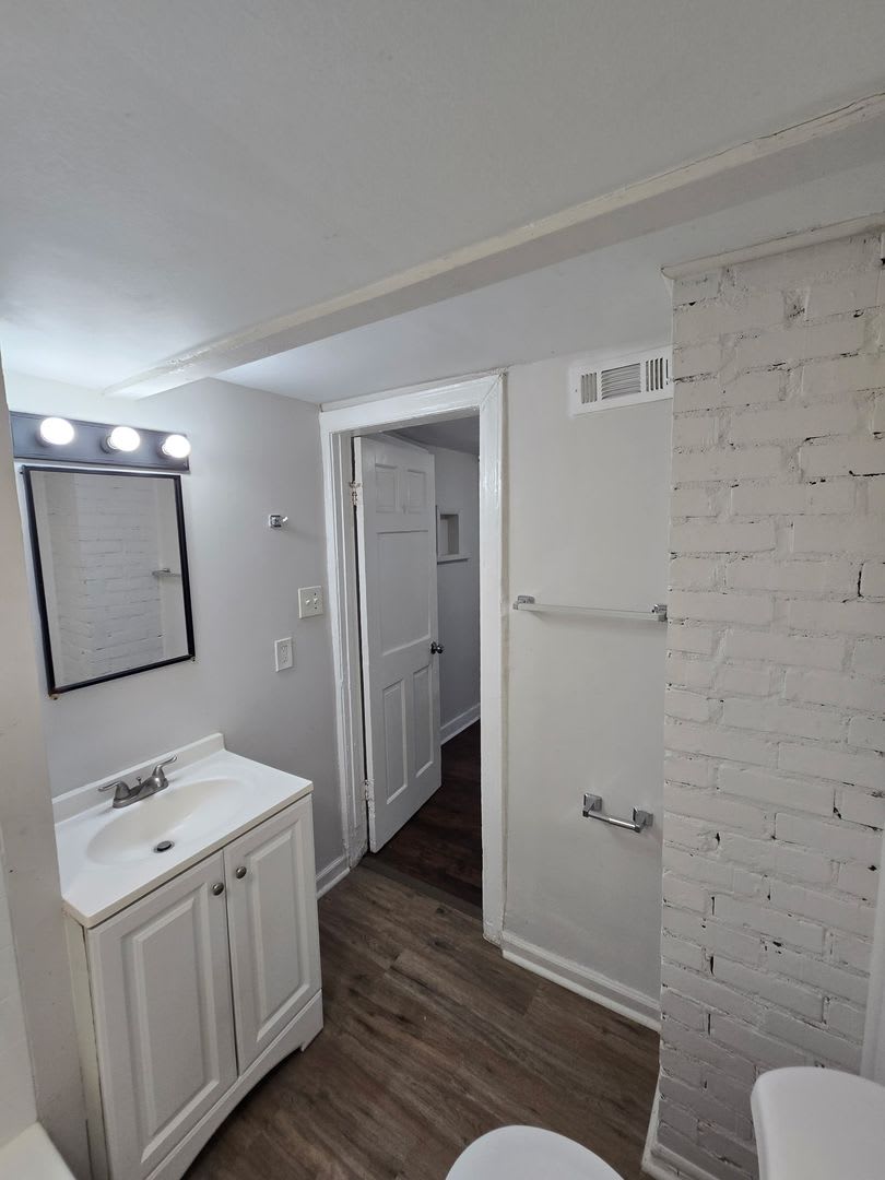 RATE DROP ALERT (was $1450/month) and MOVE-IN SPECIAL: 50% OFF FIRST MONTH'S RENT!* – photo 4