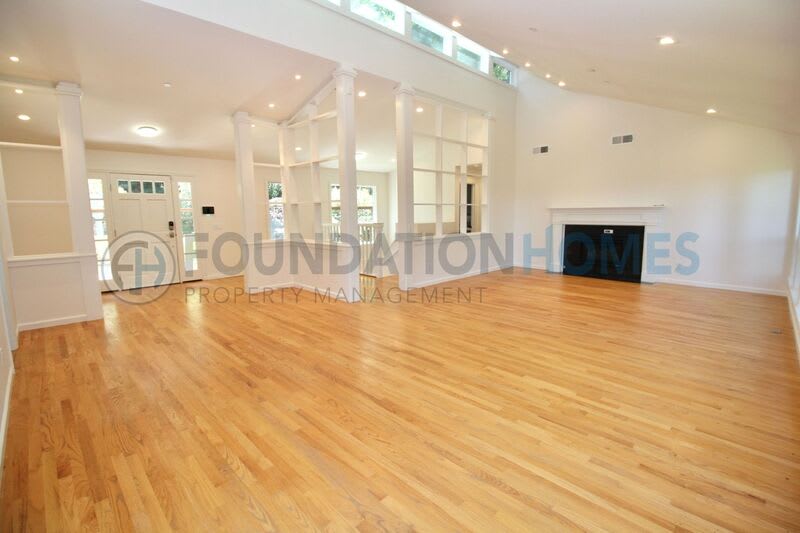 309 Crown Rd – photo 3