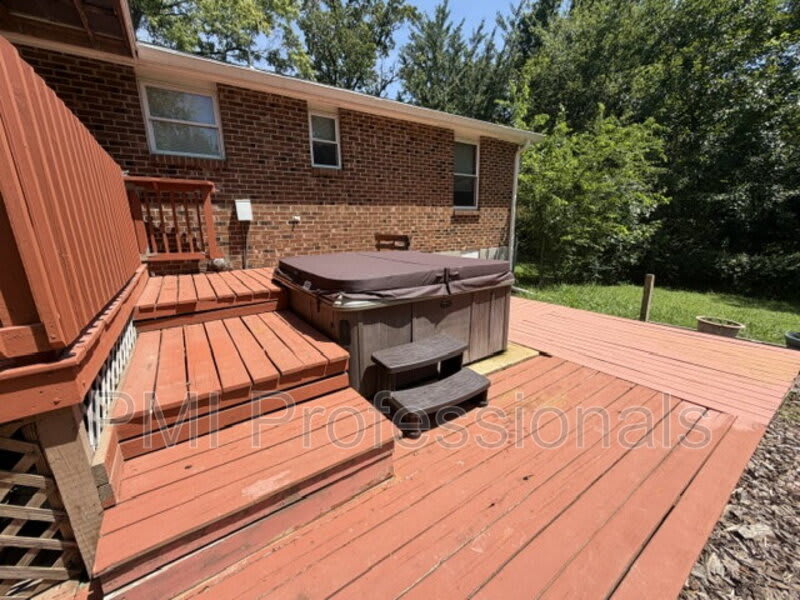 702 Rodeo Rd – photo 5