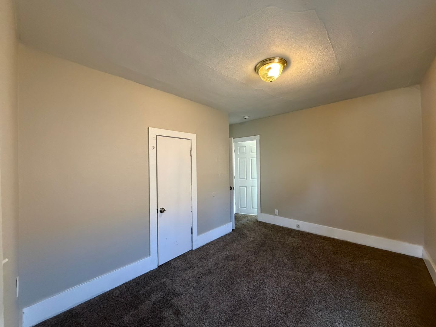 $ 1475.00 Escape Apartment Life! Downtown Cottage with yard! – photo 4