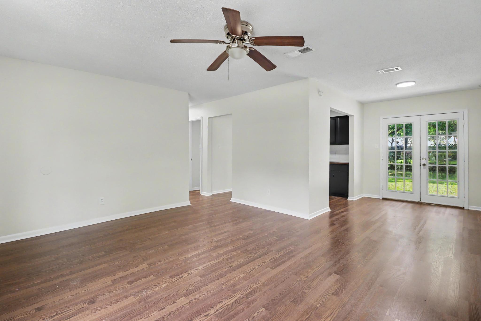 4136 Mimosa Drive – photo 2