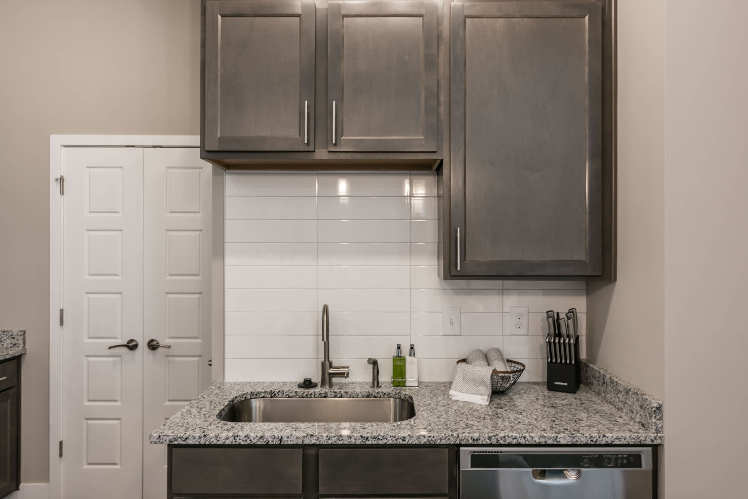 Vintage Foxland Apartments – photo 4