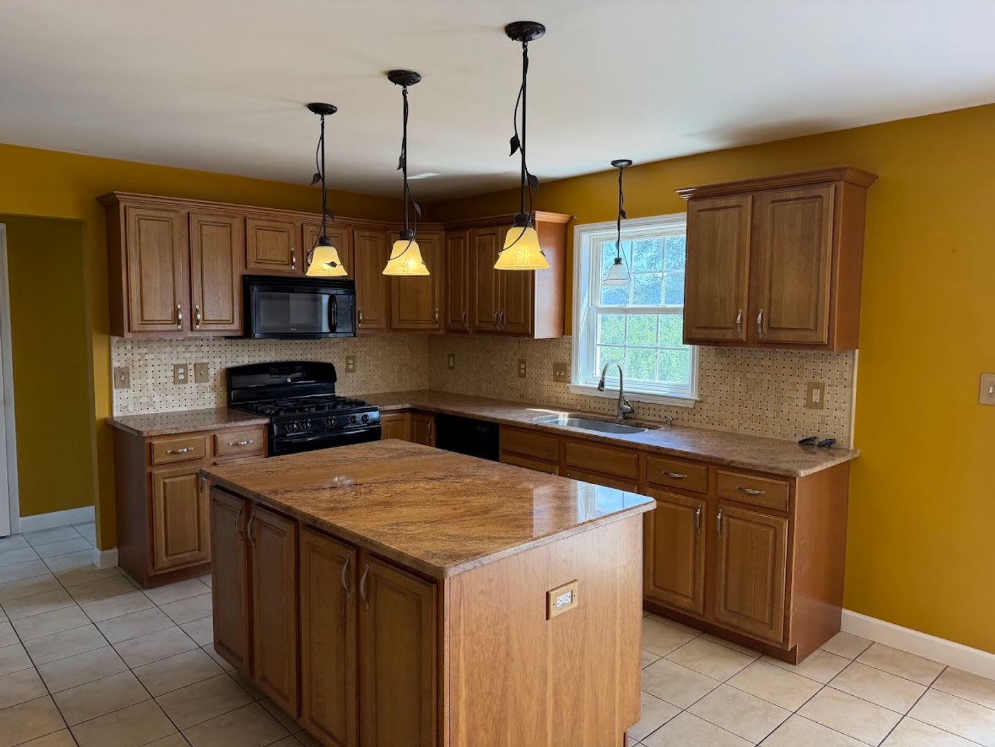Beautiful 3-Bedroom Townhome in Governor Mifflin School District – photo 3