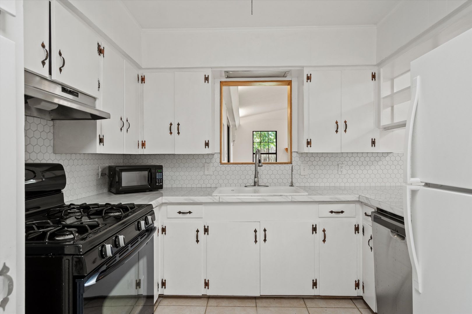 4402 Terrilance Dr Austin Texas 78741 – photo 2