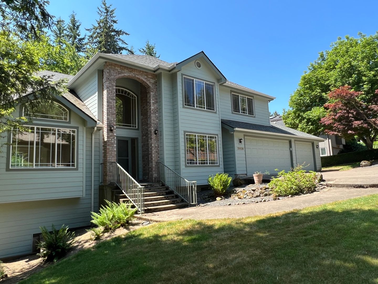 Tri-Level Spring Blvd Home – photo 2