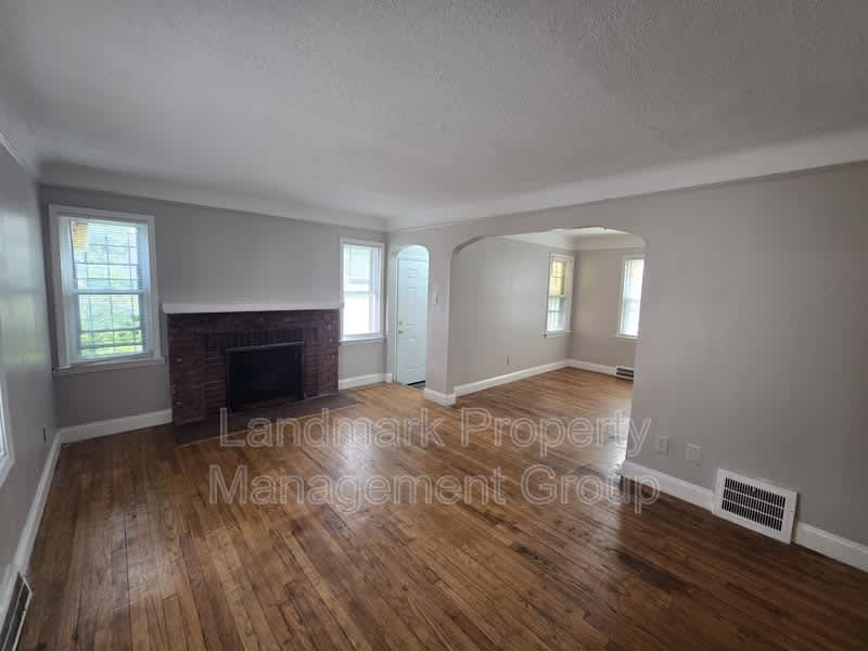 15401 Eastwood Street – photo 3