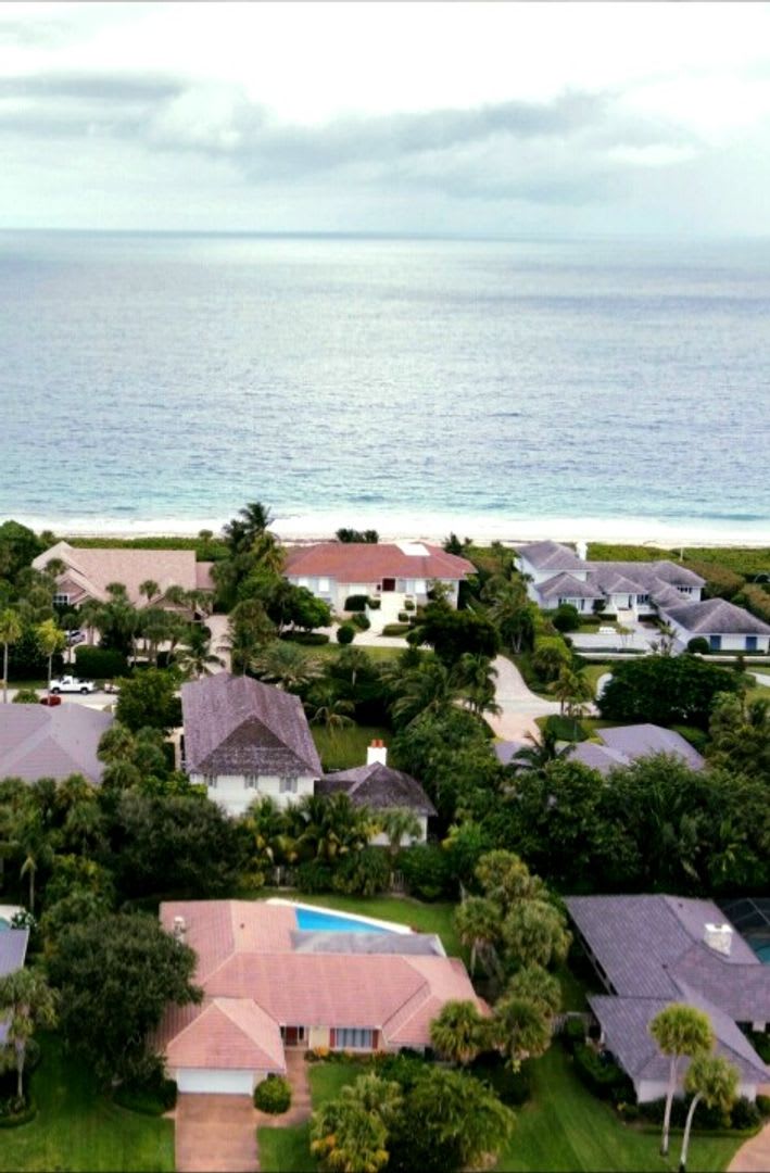 Seasonal Rental Steps from the ocean! – photo 2