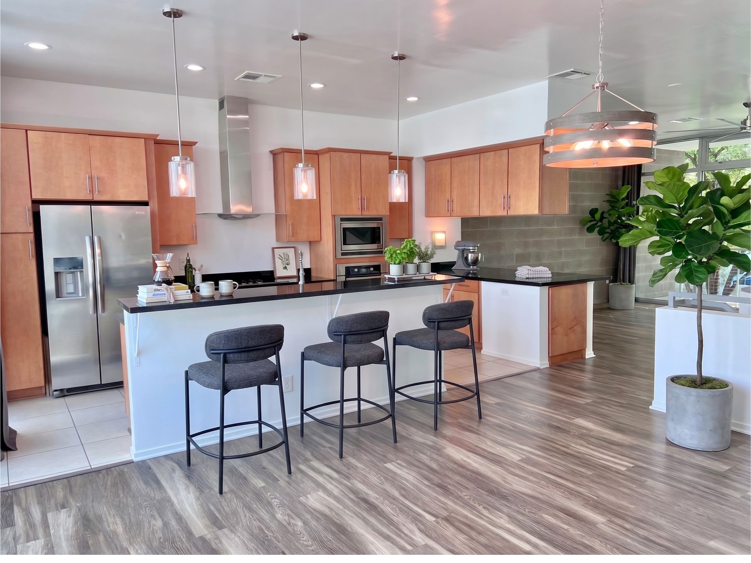 368 S Farmer Ave – photo 3