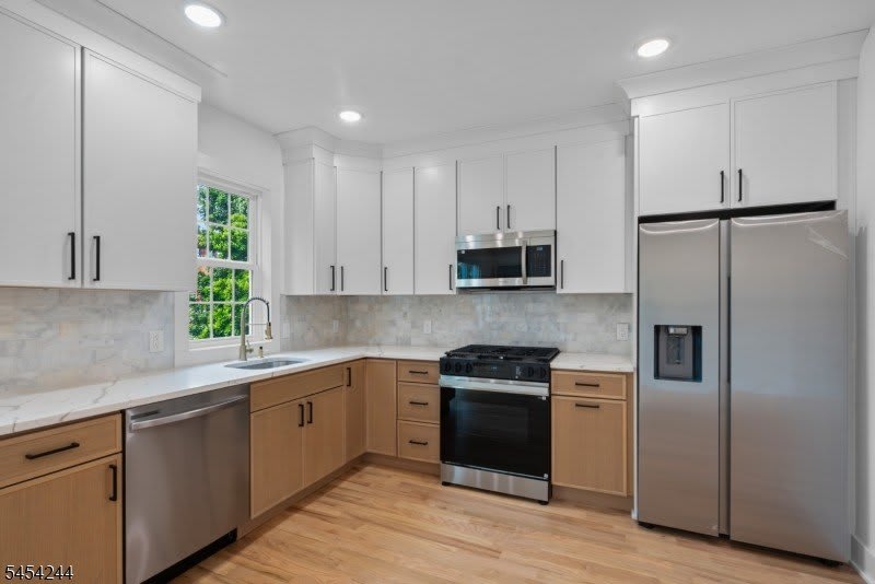 196 Taylor St – photo 2