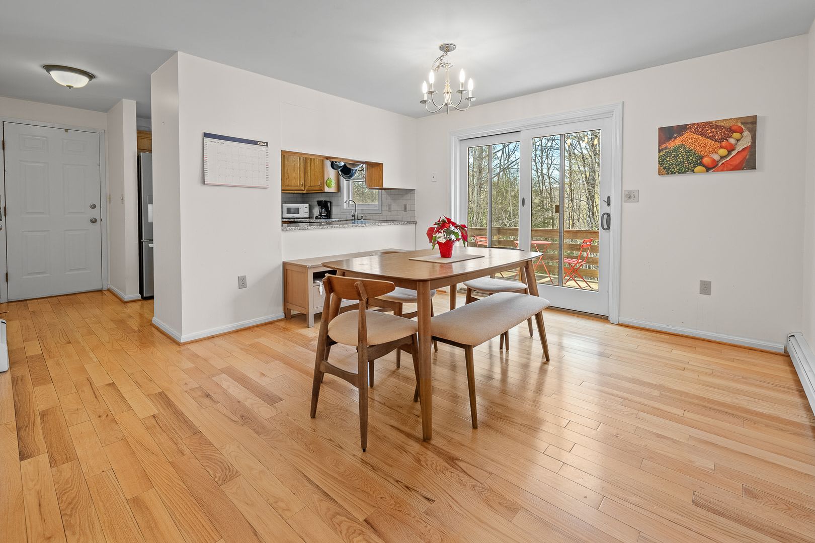 Spacious 3 bedroom, 2 1/2 bathroom duplex – photo 3