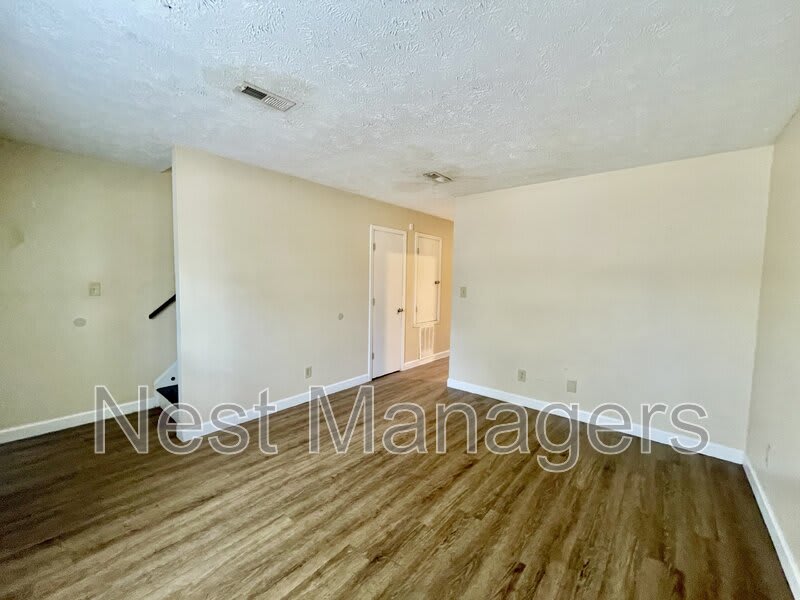 5850 Aftonshire Drive – photo 4