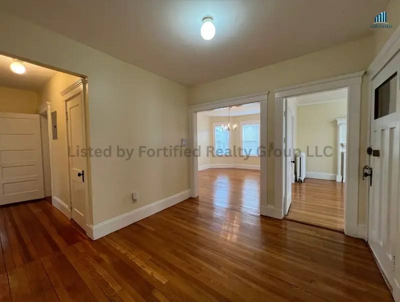 142 Washington St – photo 2