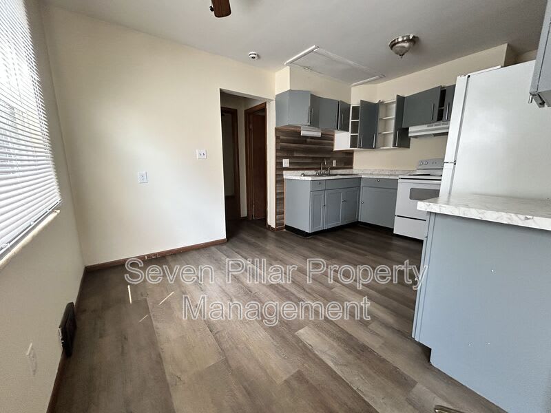 323 S Napoleon Ave – photo 4