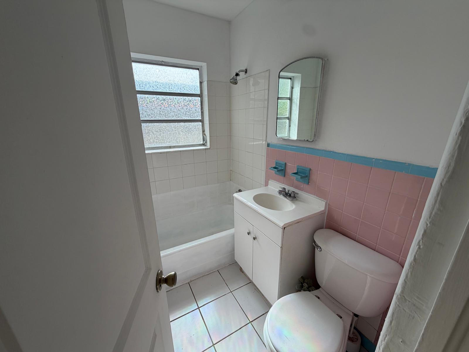 1929 Thomas St, Unit 1 – photo 2