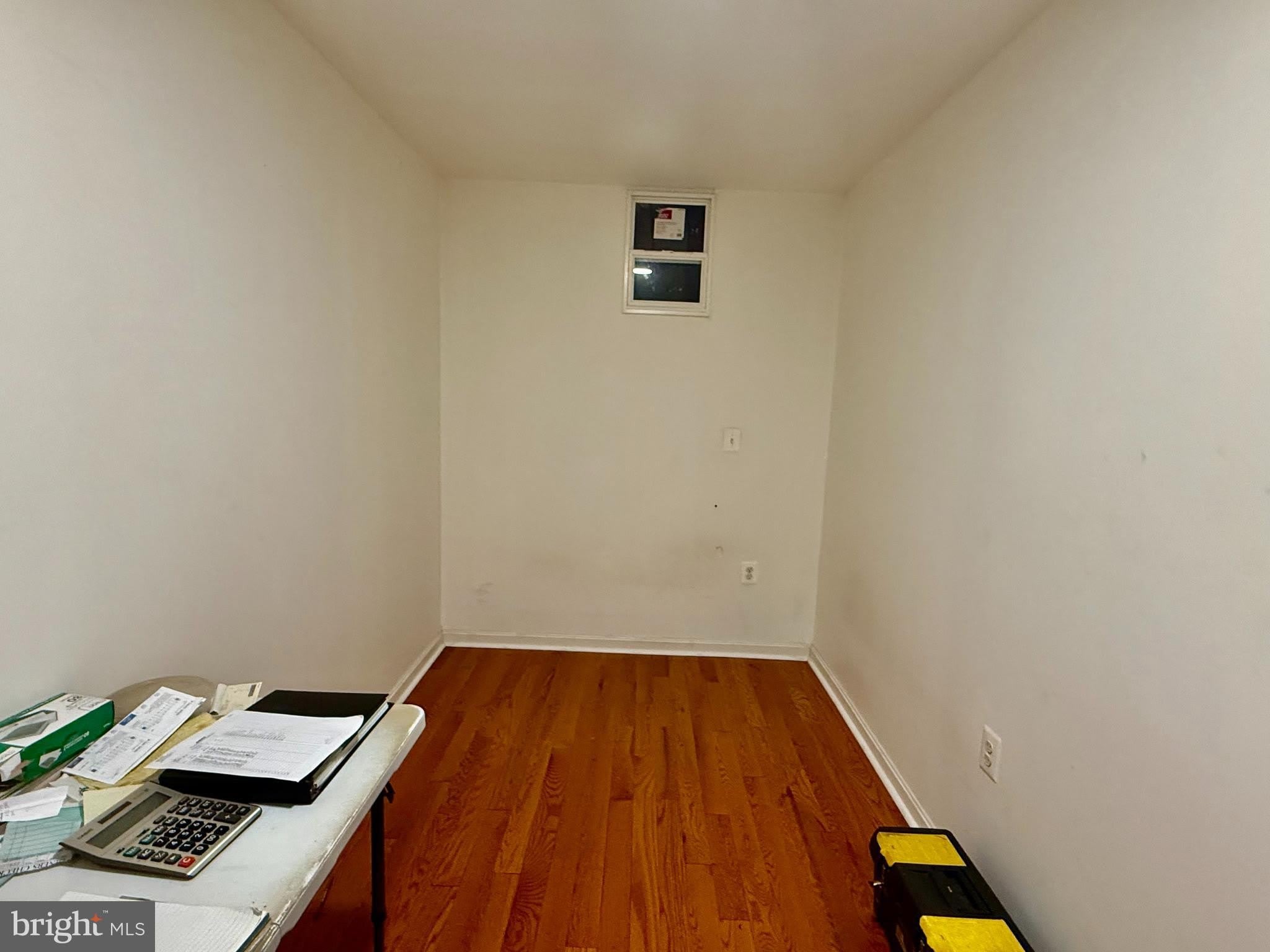 2202 E MONUMENT Street – photo 4