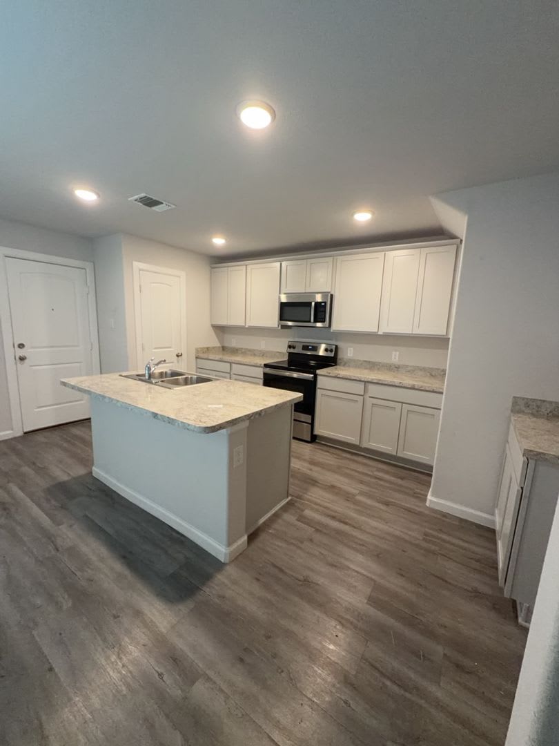 501 Hines Ave – photo 4