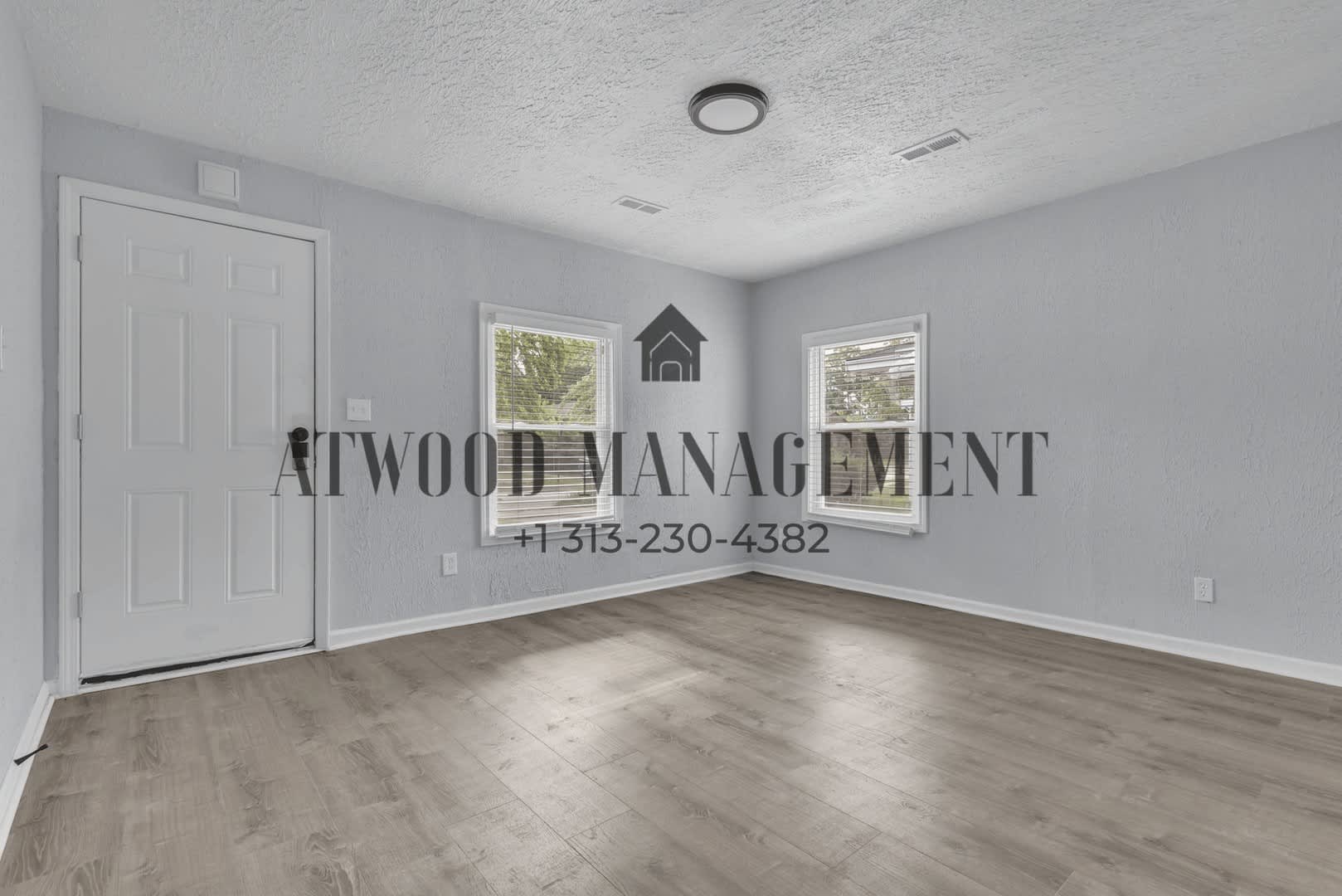 This beautifully updated 4-bedroom, 1-bath single-family home is ready for move-in! – photo 2
