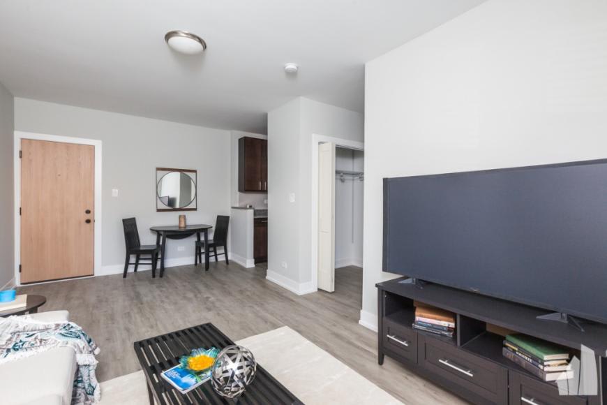 709 W Brompton – photo 5