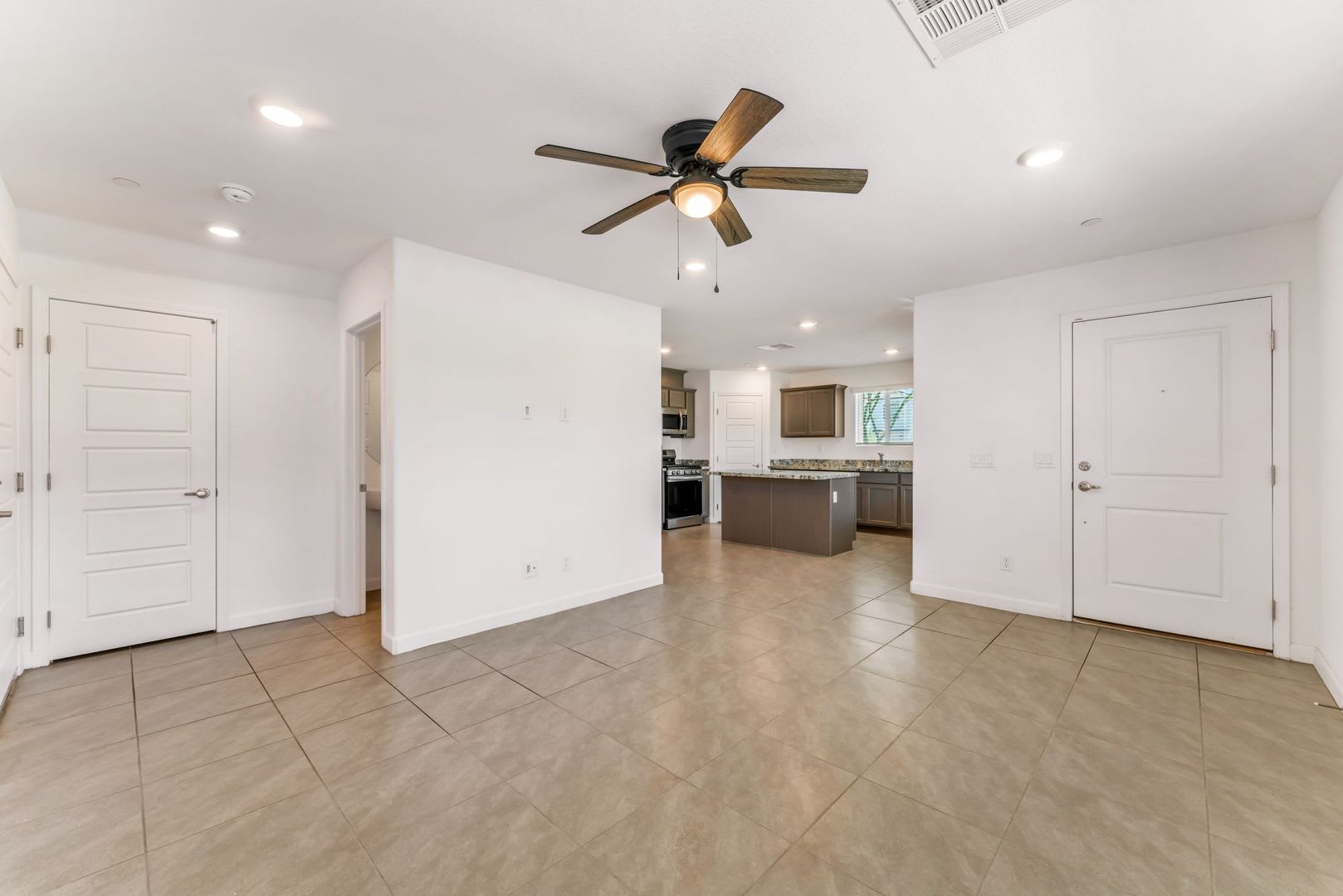 Modern Gated Townhome Living with Resort-Style Community Amenities – photo 4