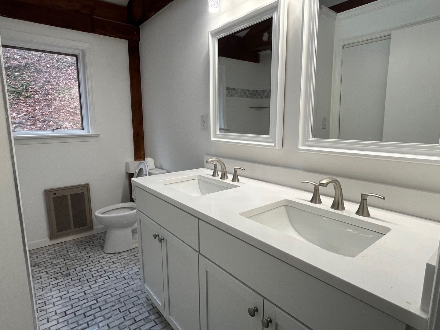 Charming 3 Bed/2 Bath Home in Charlestown Meade – photo 3