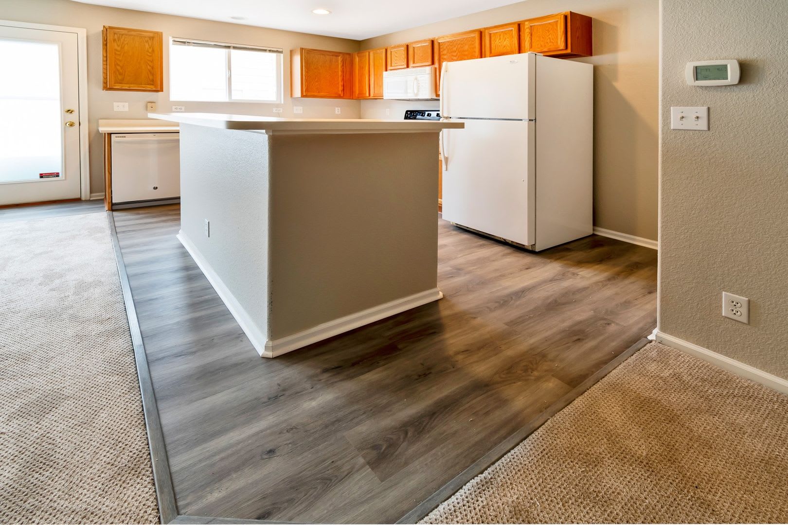 3Br Townhome Near Dia Light Rail New Carpet Garage Fenced Patio – photo 3