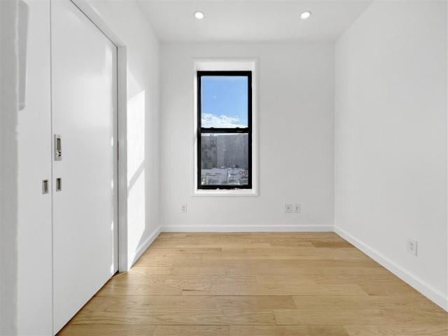 1283 Rogers Avenue – photo 4