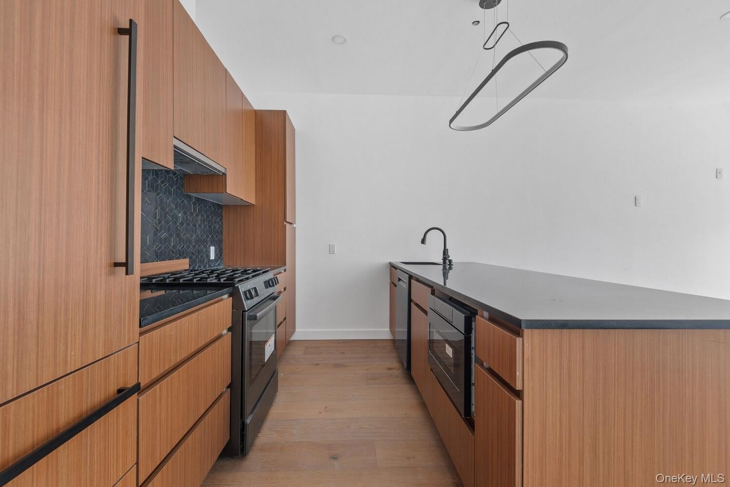 177 SMITH Street – photo 2