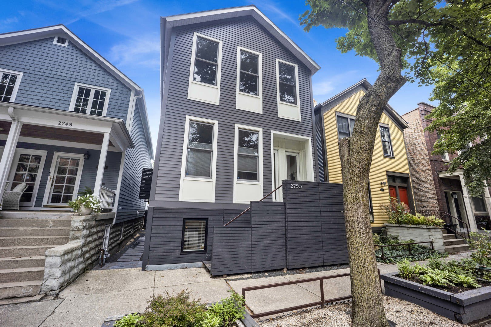 2750 N Kenmore Avenue – photo 1