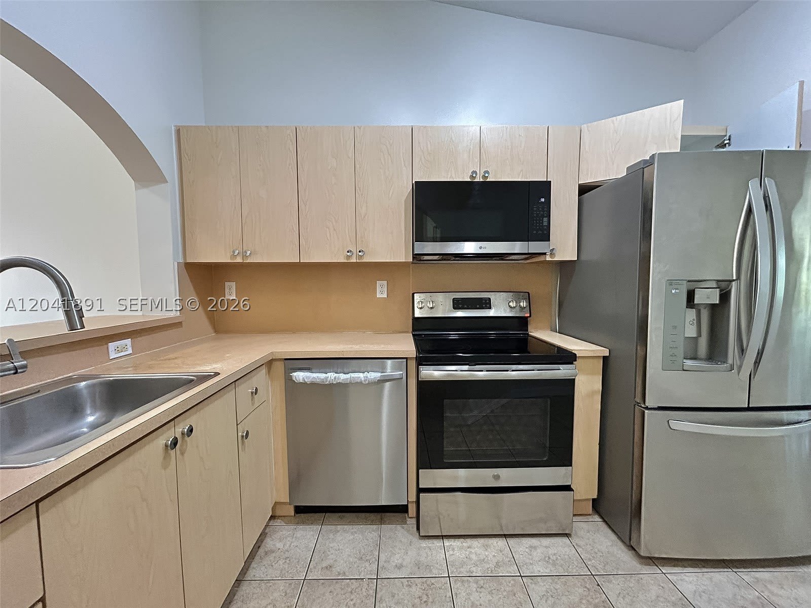 1270 SE 28th Ct – photo 1