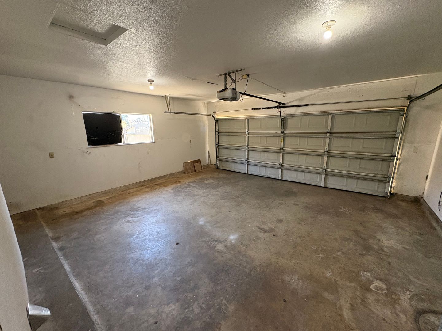 Spacious home in Tulare Rent Ready! – photo 2