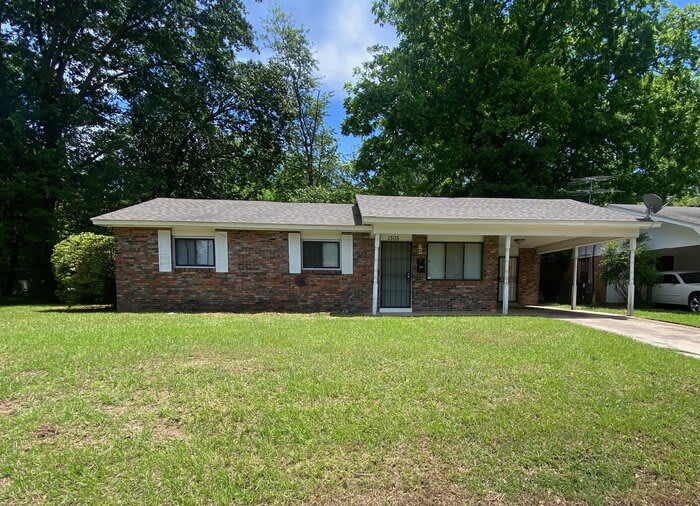 1305 Collins Drive – photo 1