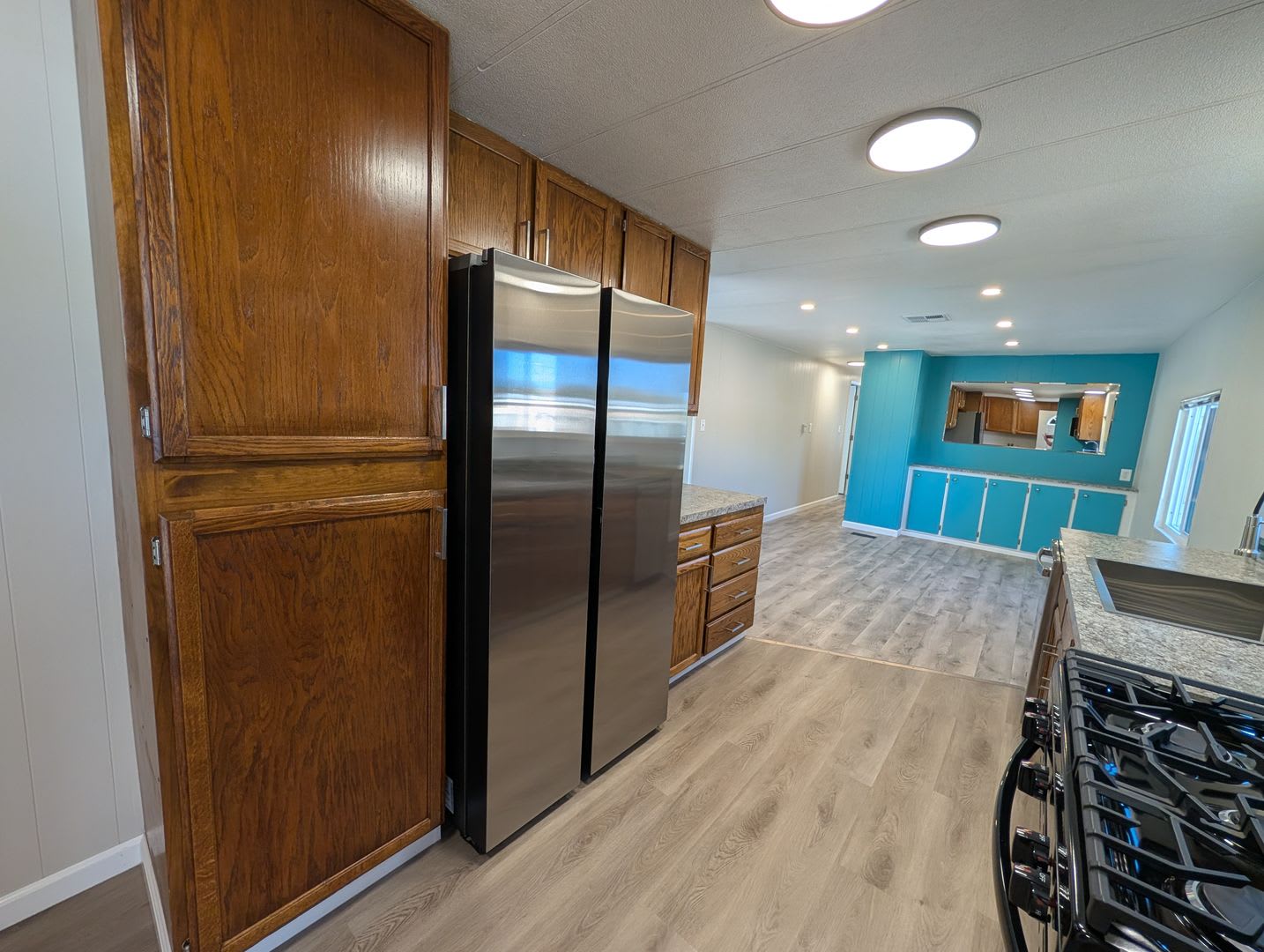 Available Now, beautifully remodeled home 3 bed 2 bath located in Sun Valley – photo 4
