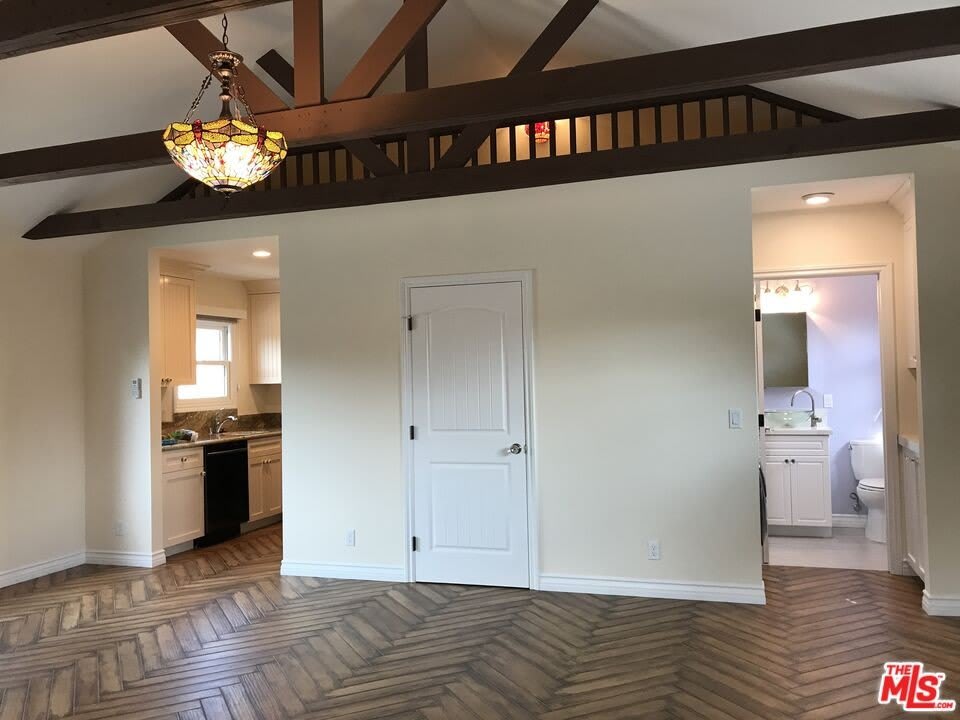 6621 Nagle Ave – photo 4