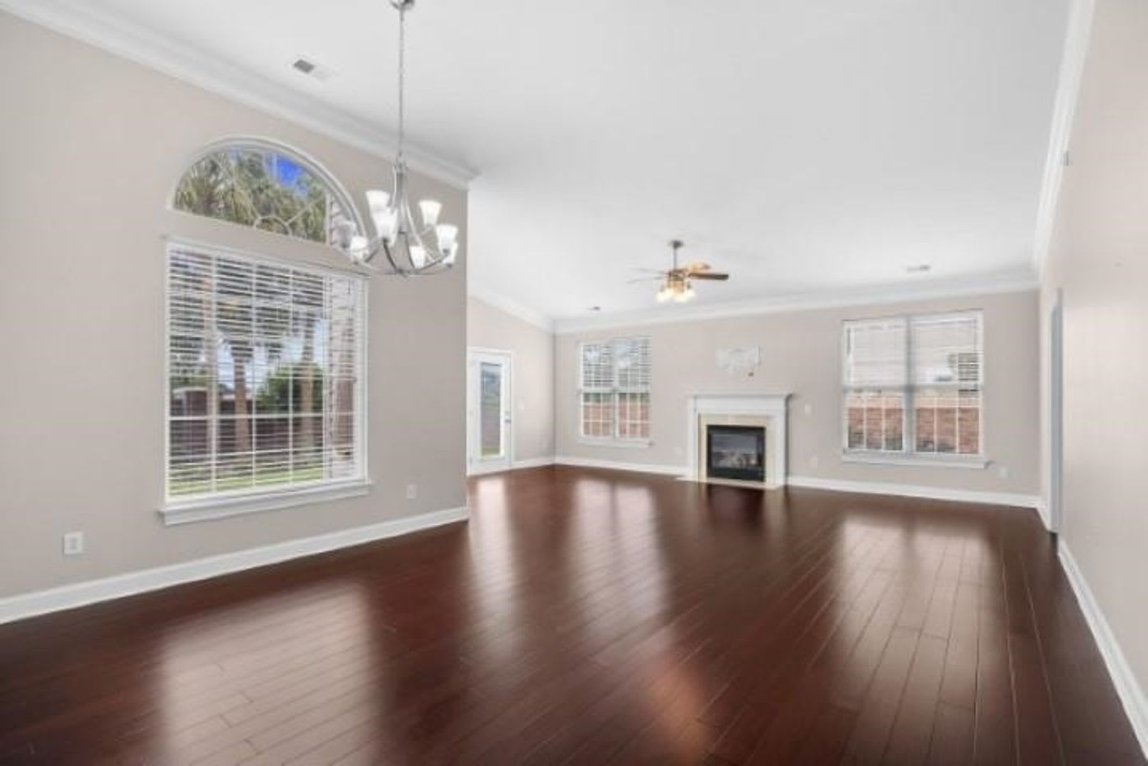 Surfside Beach Club Home!! Available Immediately! – photo 5