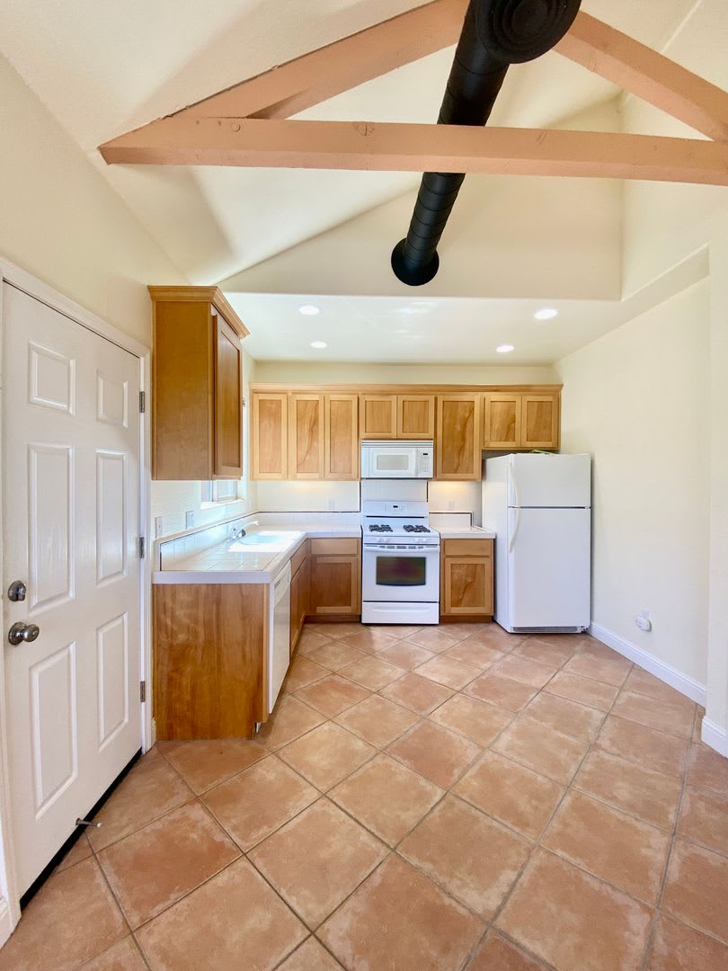 West Davis Apartment – photo 1