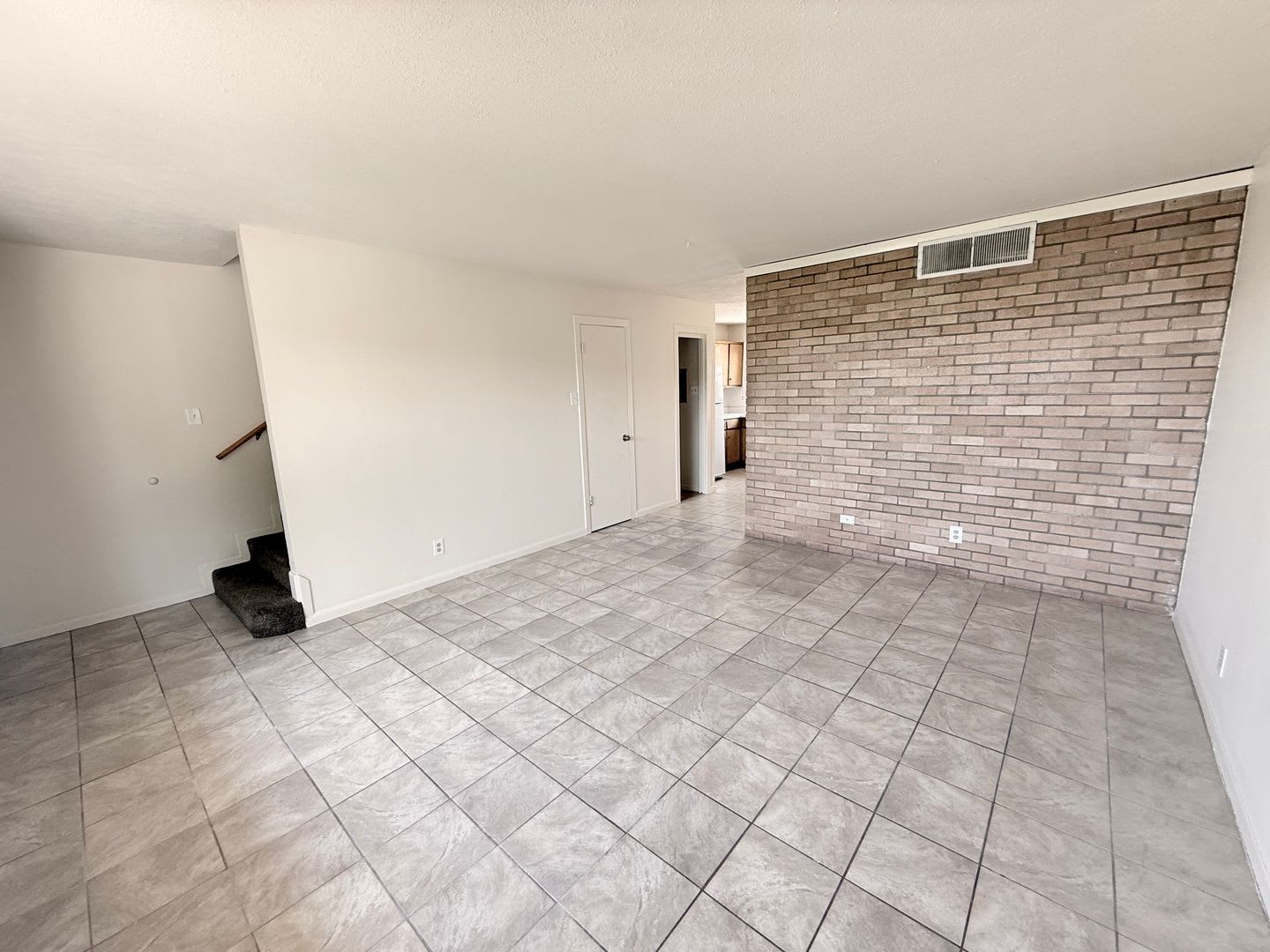 Retro Town House – photo 4