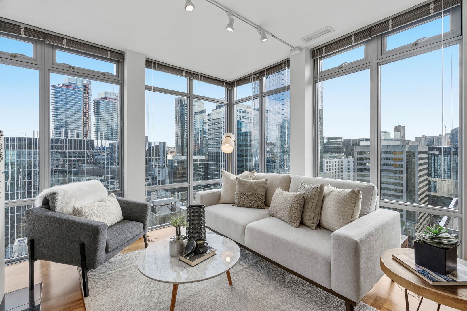 Luxury 2 BD / 2 BA Condo in Denny Triangle/ Downtown Seattle! – photo 1